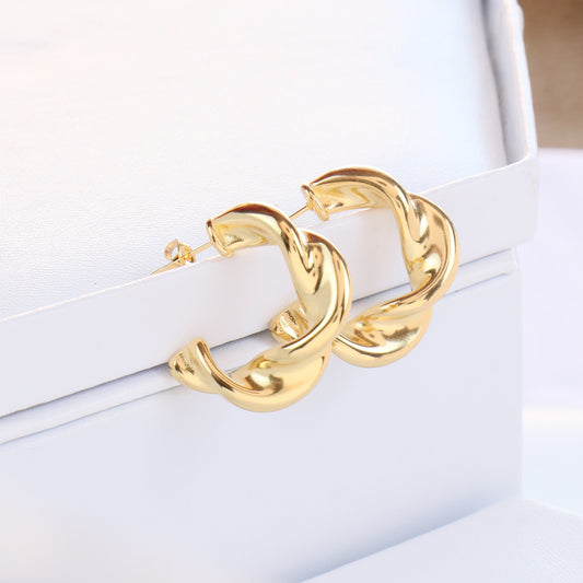 Aretes de acero quirúrgico 316L enchapado en oro 18K. resistente al agua